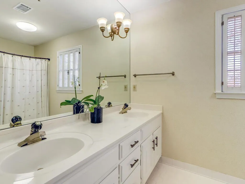 1700 Redbourne Drive, Sandy Springs, Georgia 30350, 4 Bedrooms Bedrooms, ,4 BathroomsBathrooms,Residential,Sold,1700 Redbourne Drive,7180148