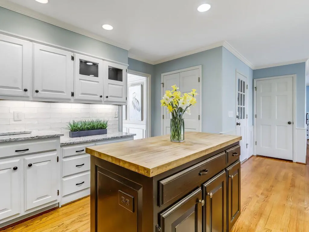 1700 Redbourne Drive, Sandy Springs, Georgia 30350, 4 Bedrooms Bedrooms, ,4 BathroomsBathrooms,Residential,Sold,1700 Redbourne Drive,7180148