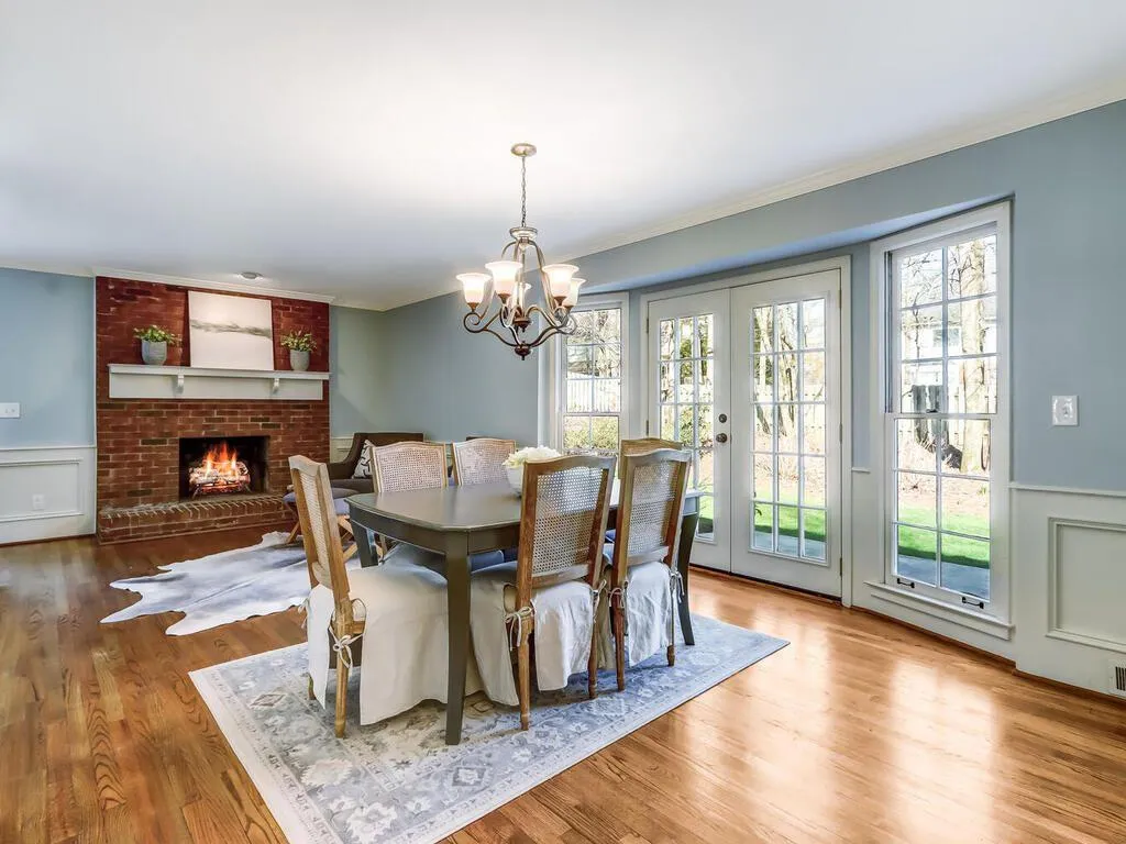 1700 Redbourne Drive, Sandy Springs, Georgia 30350, 4 Bedrooms Bedrooms, ,4 BathroomsBathrooms,Residential,Sold,1700 Redbourne Drive,7180148