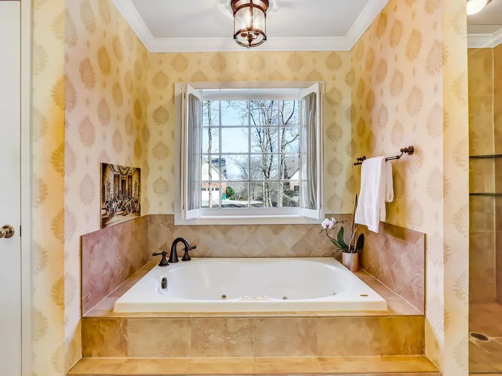 1700 Redbourne Drive, Sandy Springs, Georgia 30350, 4 Bedrooms Bedrooms, ,4 BathroomsBathrooms,Residential,Sold,1700 Redbourne Drive,7180148