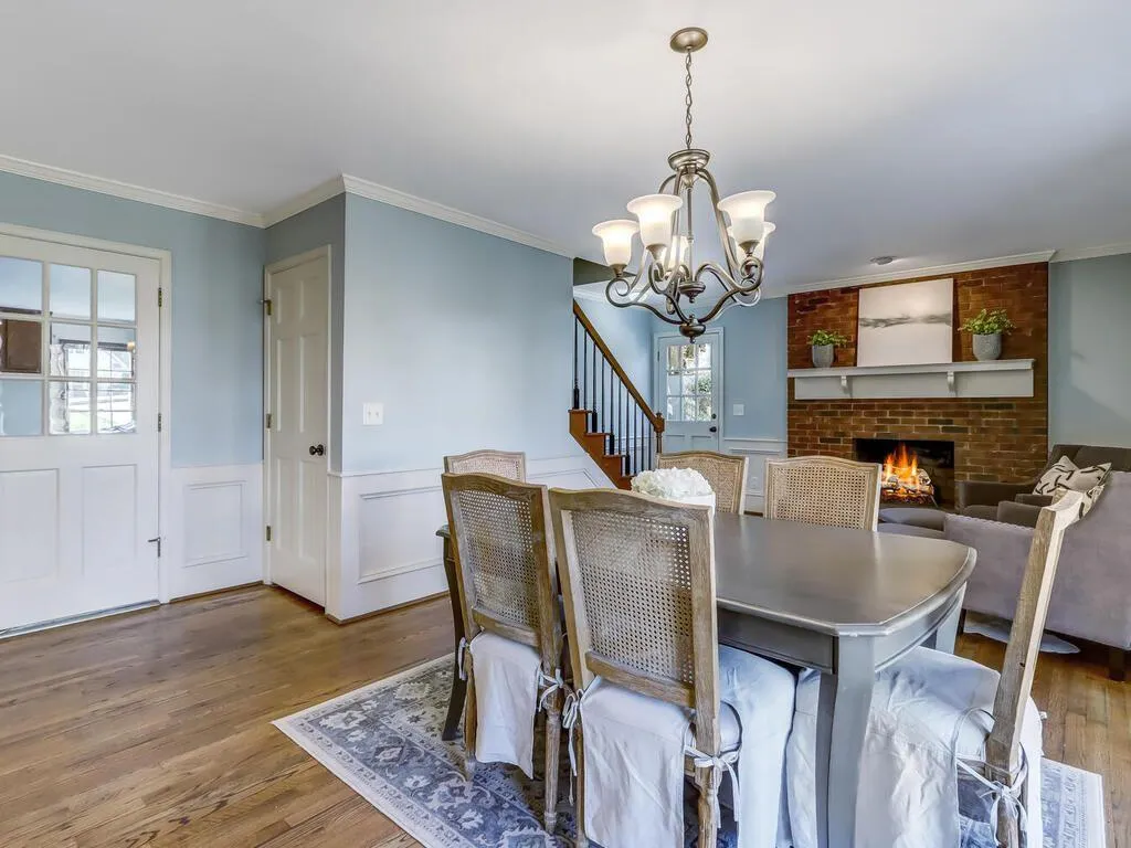 1700 Redbourne Drive, Sandy Springs, Georgia 30350, 4 Bedrooms Bedrooms, ,4 BathroomsBathrooms,Residential,Sold,1700 Redbourne Drive,7180148