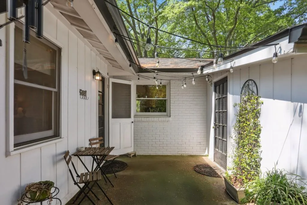 6795 Sunny Brook Lane, Atlanta, Georgia 30328, 3 Bedrooms Bedrooms, ,2 BathroomsBathrooms,Residential,Sold,6795 Sunny Brook Lane,7560411