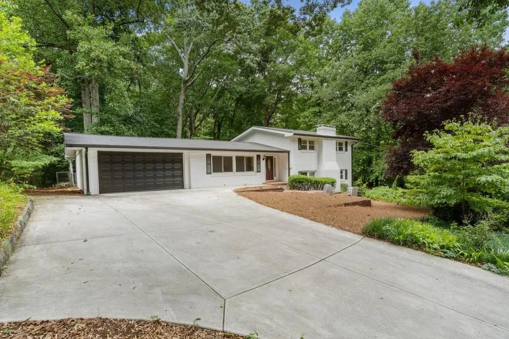 220 River Springs Drive, Sandy Springs, Georgia 30328, 4 Bedrooms Bedrooms, ,3 BathroomsBathrooms,Residential,Sold,220 River Springs Drive,7416864