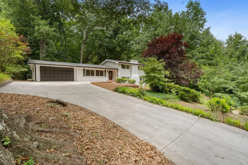 220 River Springs Drive, Sandy Springs, Georgia 30328, 4 Bedrooms Bedrooms, ,3 BathroomsBathrooms,Residential,Sold,220 River Springs Drive,7416864