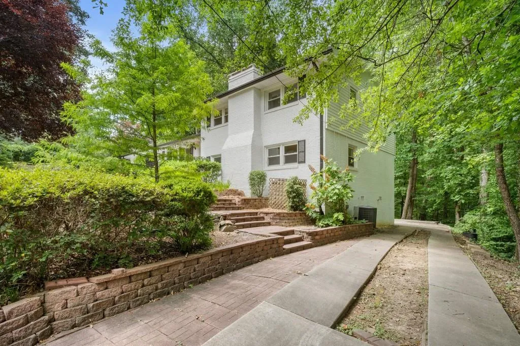 220 River Springs Drive, Sandy Springs, Georgia 30328, 4 Bedrooms Bedrooms, ,3 BathroomsBathrooms,Residential,Sold,220 River Springs Drive,7416864