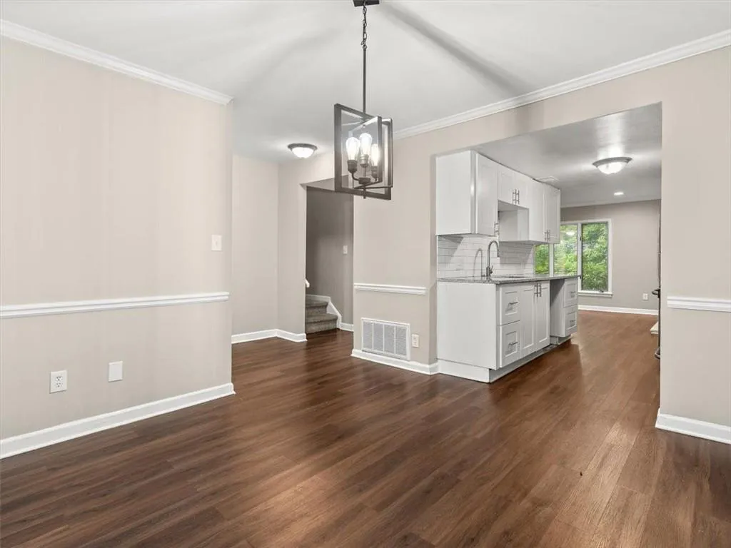 95 Ivy Trail Ne, Atlanta, Georgia 30342, 3 Bedrooms Bedrooms, ,2 BathroomsBathrooms,Residential,For Sale,95 Ivy Trail Ne,7570970