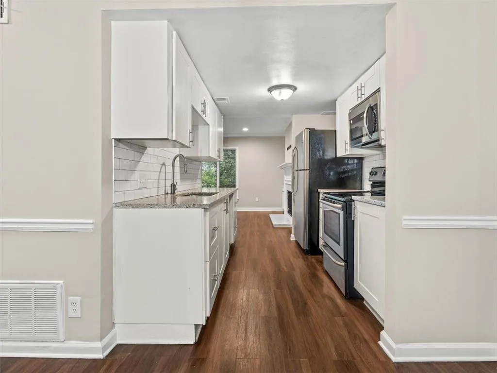 95 Ivy Trail Ne, Atlanta, Georgia 30342, 3 Bedrooms Bedrooms, ,2 BathroomsBathrooms,Residential,For Sale,95 Ivy Trail Ne,7570970