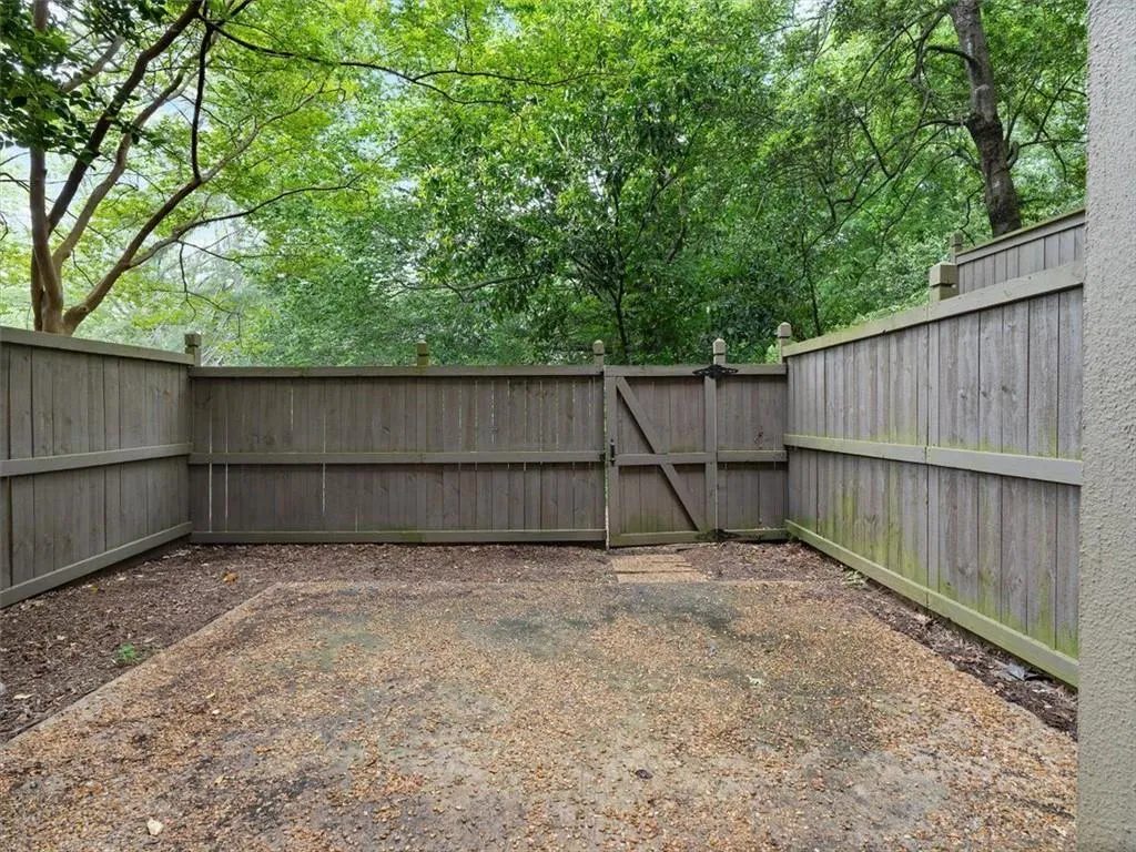 95 Ivy Trail Ne, Atlanta, Georgia 30342, 3 Bedrooms Bedrooms, ,2 BathroomsBathrooms,Residential,For Sale,95 Ivy Trail Ne,7570970
