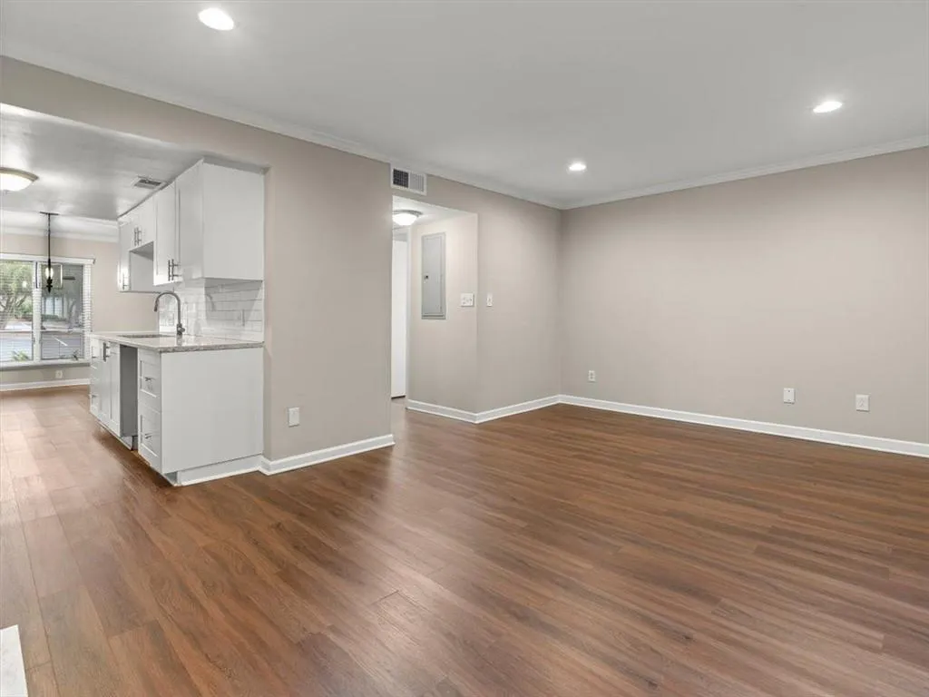 95 Ivy Trail Ne, Atlanta, Georgia 30342, 3 Bedrooms Bedrooms, ,2 BathroomsBathrooms,Residential,For Sale,95 Ivy Trail Ne,7570970