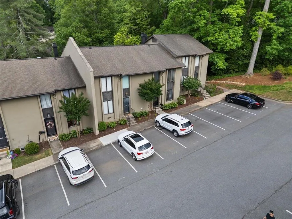 95 Ivy Trail Ne, Atlanta, Georgia 30342, 3 Bedrooms Bedrooms, ,2 BathroomsBathrooms,Residential,For Sale,95 Ivy Trail Ne,7570970
