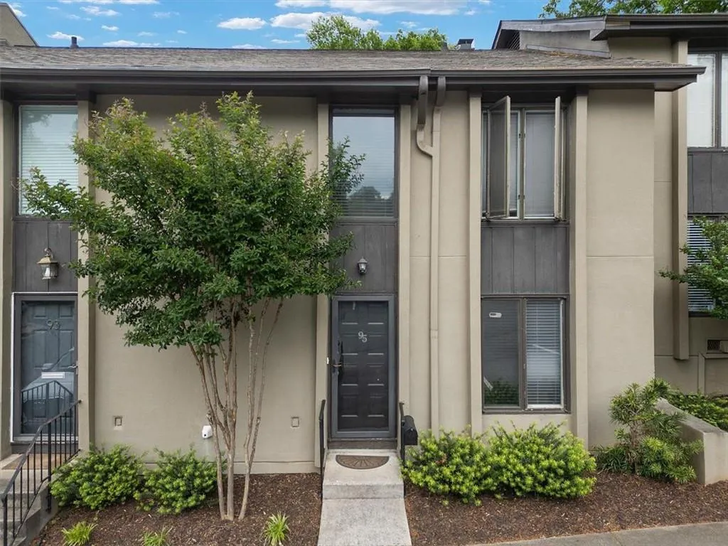 95 Ivy Trail Ne, Atlanta, Georgia 30342, 3 Bedrooms Bedrooms, ,2 BathroomsBathrooms,Residential,For Sale,95 Ivy Trail Ne,7570970