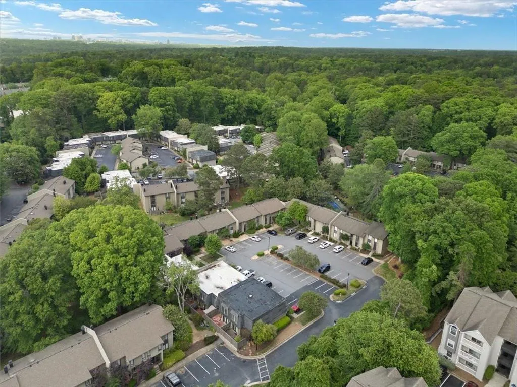 95 Ivy Trail Ne, Atlanta, Georgia 30342, 3 Bedrooms Bedrooms, ,2 BathroomsBathrooms,Residential,For Sale,95 Ivy Trail Ne,7570970