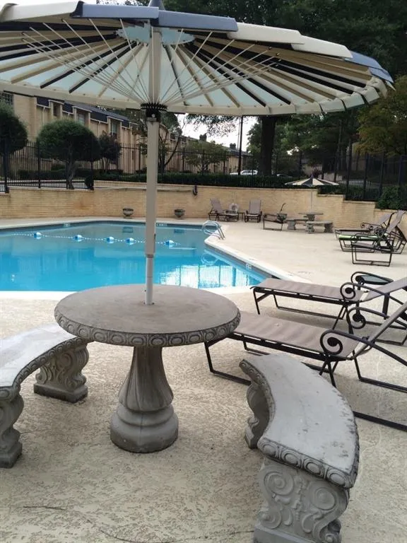 5400 Roswell Road Unit M2, Atlanta, Georgia 30342, 2 Bedrooms Bedrooms, ,2 BathroomsBathrooms,Residential,Sold,5400 Roswell Road Unit M2,5591821