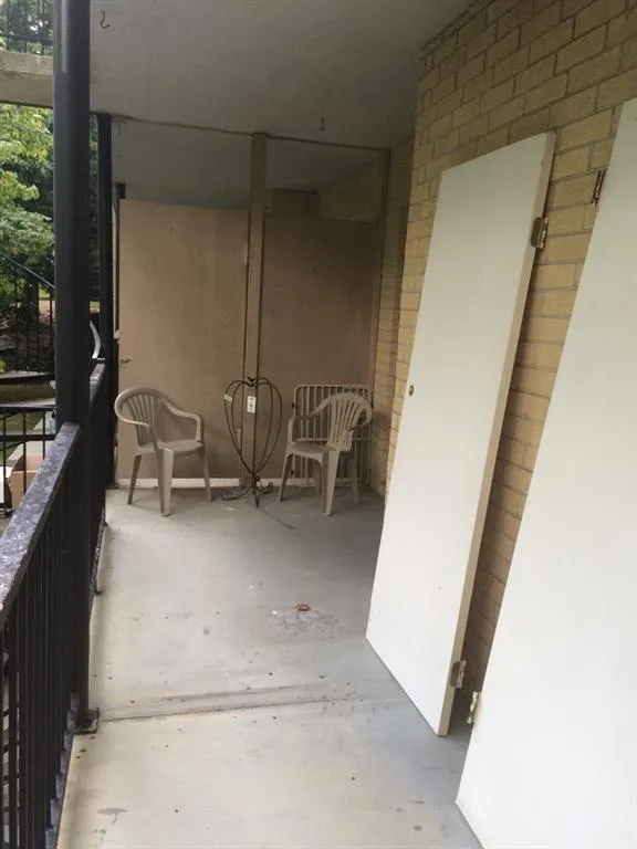 5400 Roswell Road Unit M2, Atlanta, Georgia 30342, 2 Bedrooms Bedrooms, ,2 BathroomsBathrooms,Residential,Sold,5400 Roswell Road Unit M2,5591821