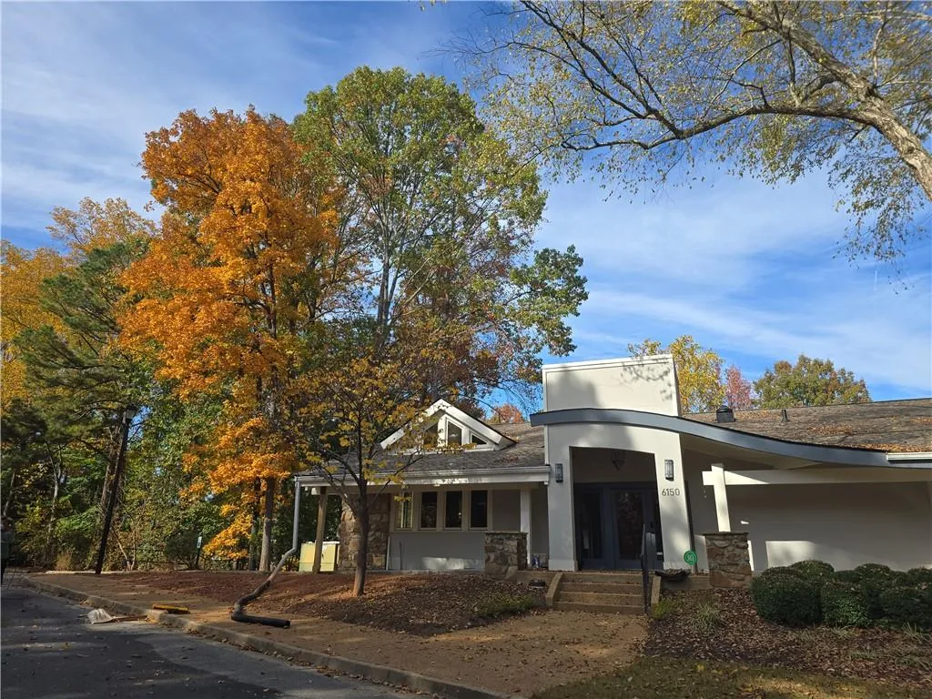 Fall leaves adorn the Clubhouse.