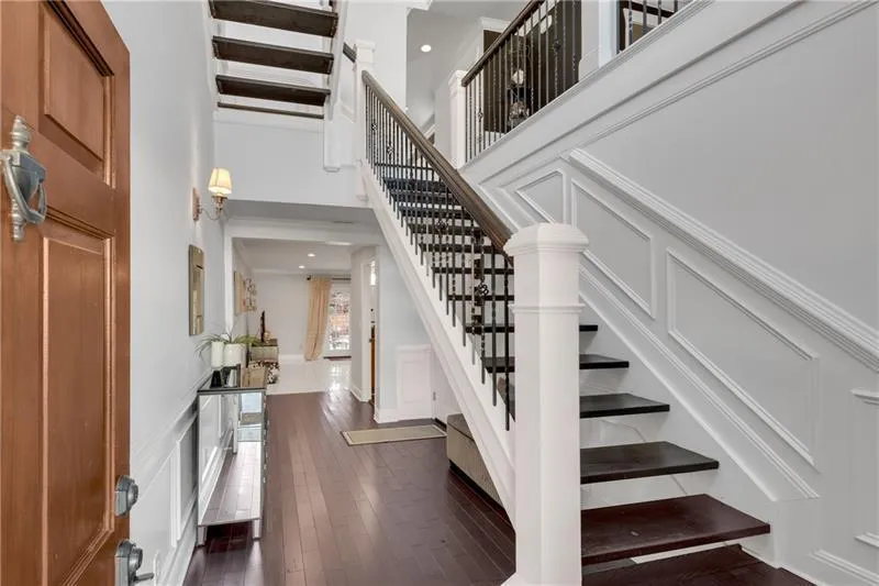 Real Hardwood Entrance Foyer Floors