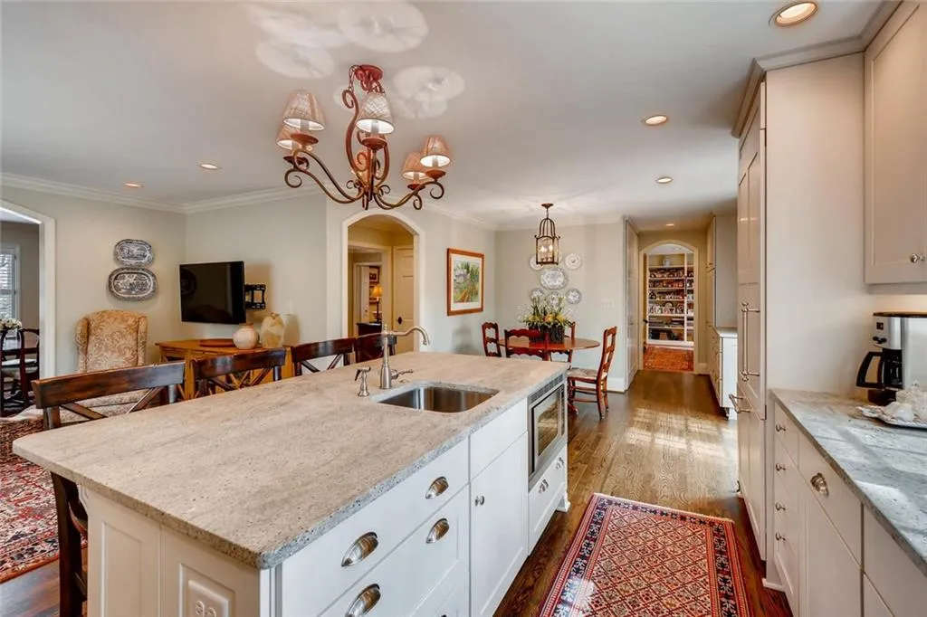 6040 Riverwood Drive, Sandy Springs, Georgia 30328, 5 Bedrooms Bedrooms, ,4 BathroomsBathrooms,Residential,Sold,6040 Riverwood Drive,5824031