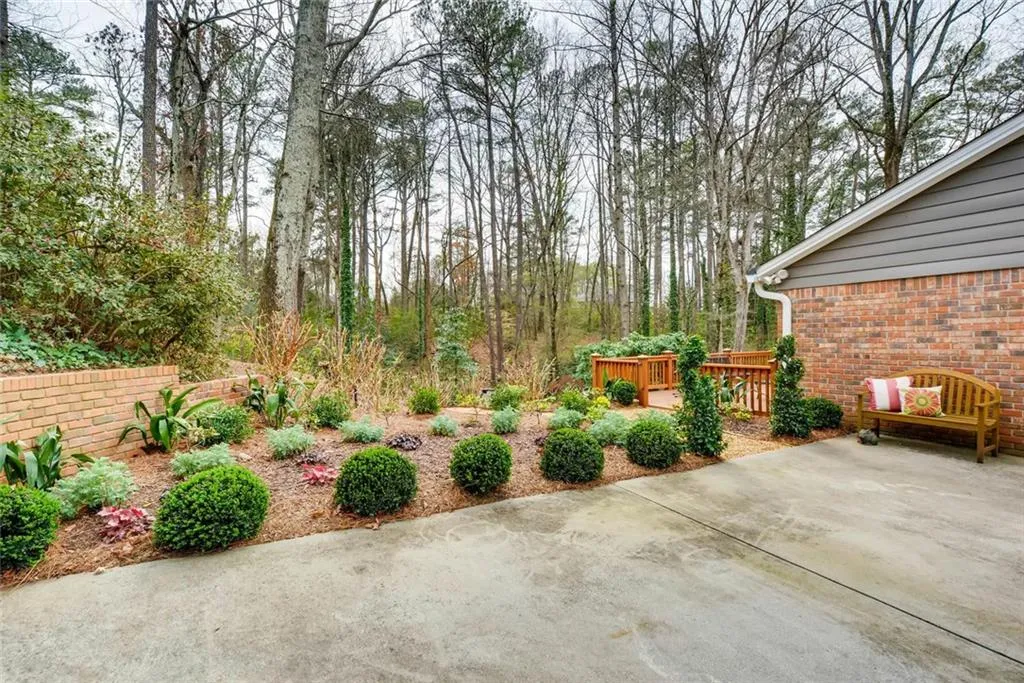 6040 Riverwood Drive, Sandy Springs, Georgia 30328, 5 Bedrooms Bedrooms, ,4 BathroomsBathrooms,Residential,Sold,6040 Riverwood Drive,5824031