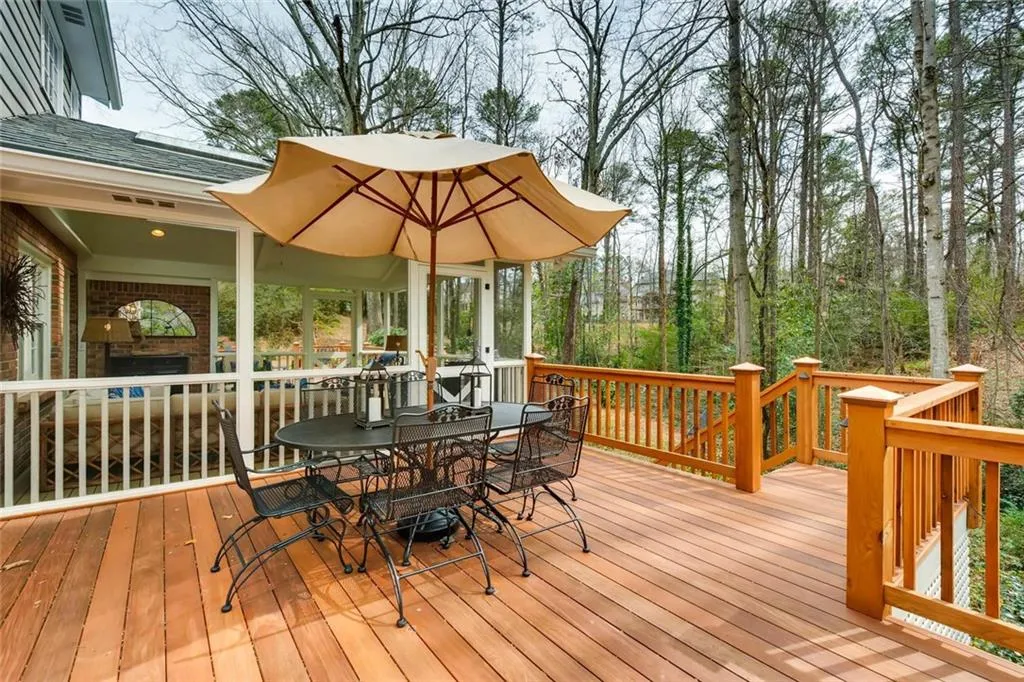 6040 Riverwood Drive, Sandy Springs, Georgia 30328, 5 Bedrooms Bedrooms, ,4 BathroomsBathrooms,Residential,Sold,6040 Riverwood Drive,5824031