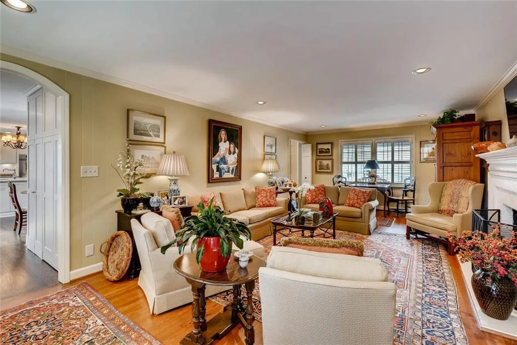 6040 Riverwood Drive, Sandy Springs, Georgia 30328, 5 Bedrooms Bedrooms, ,4 BathroomsBathrooms,Residential,Sold,6040 Riverwood Drive,5824031