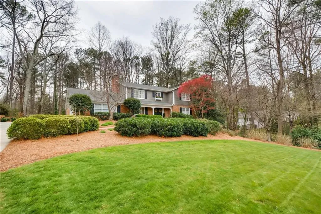 6040 Riverwood Drive, Sandy Springs, Georgia 30328, 5 Bedrooms Bedrooms, ,4 BathroomsBathrooms,Residential,Sold,6040 Riverwood Drive,5824031