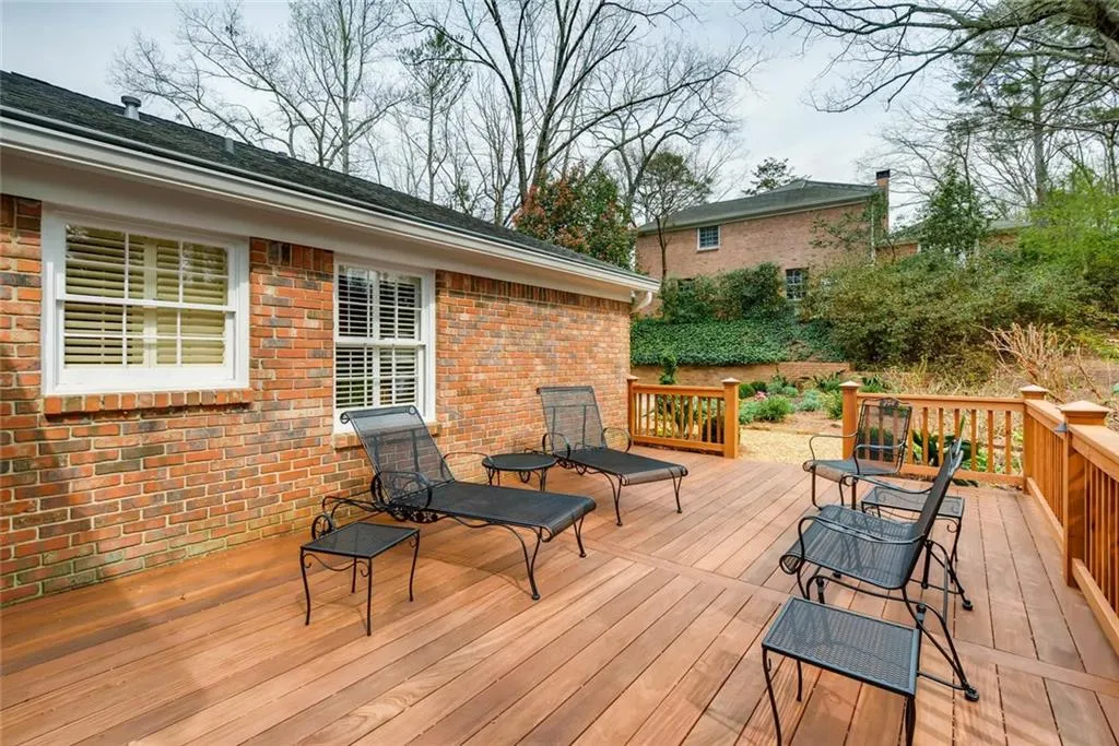 6040 Riverwood Drive, Sandy Springs, Georgia 30328, 5 Bedrooms Bedrooms, ,4 BathroomsBathrooms,Residential,Sold,6040 Riverwood Drive,5824031