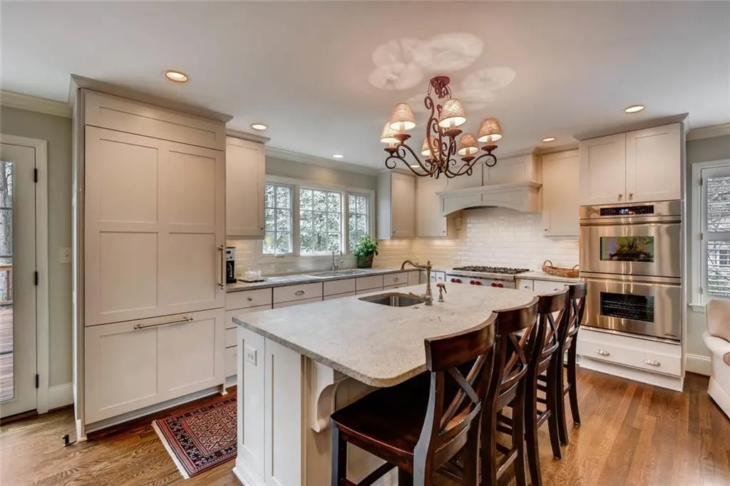 6040 Riverwood Drive, Sandy Springs, Georgia 30328, 5 Bedrooms Bedrooms, ,4 BathroomsBathrooms,Residential,Sold,6040 Riverwood Drive,5824031