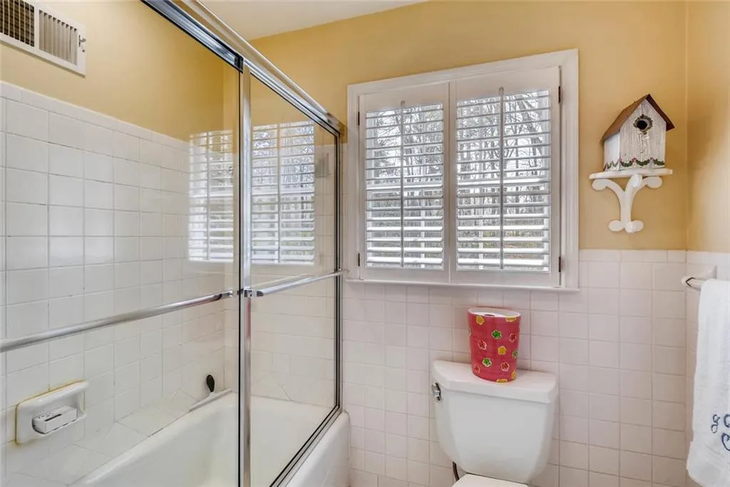 6040 Riverwood Drive, Sandy Springs, Georgia 30328, 5 Bedrooms Bedrooms, ,4 BathroomsBathrooms,Residential,Sold,6040 Riverwood Drive,5824031