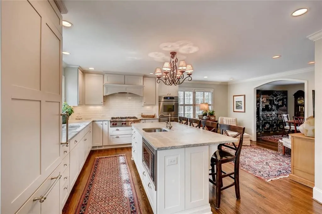 6040 Riverwood Drive, Sandy Springs, Georgia 30328, 5 Bedrooms Bedrooms, ,4 BathroomsBathrooms,Residential,Sold,6040 Riverwood Drive,5824031