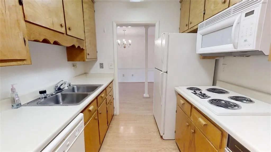 300 Johnson Ferry Road Ne Unit A615, Sandy Springs, Georgia 30328, 2 Bedrooms Bedrooms, ,2 BathroomsBathrooms,Residential,Sold,300 Johnson Ferry Road Ne Unit A615,6874290