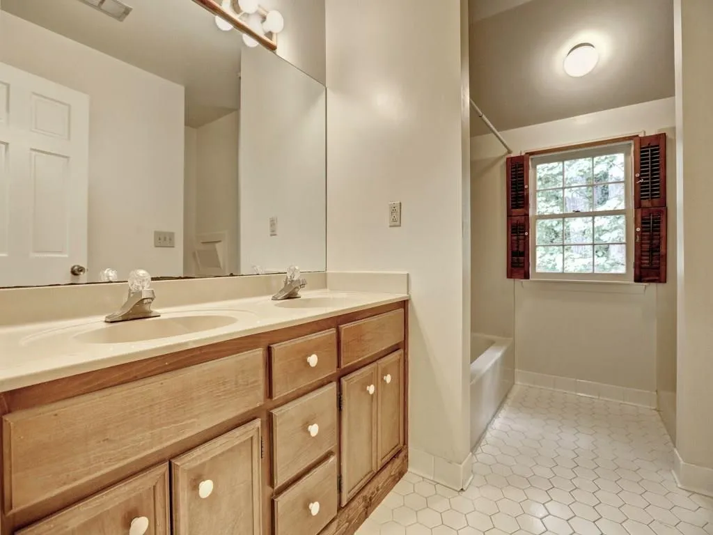 4860 Longchamps Drive, Sandy Springs, Georgia 30319, 5 Bedrooms Bedrooms, ,5 BathroomsBathrooms,Residential,Sold,4860 Longchamps Drive,5793937