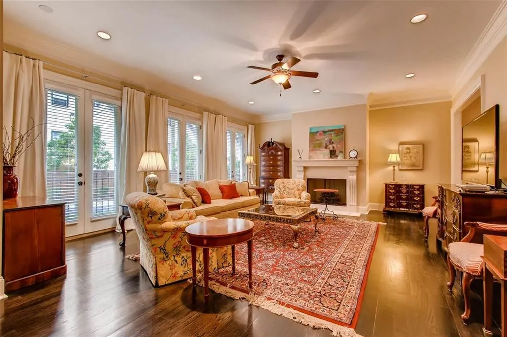 3585 Roxboro Road Ne Unit 2, Atlanta, Georgia 30326, 3 Bedrooms Bedrooms, ,2 BathroomsBathrooms,Residential,Sold,3585 Roxboro Road Ne Unit 2,5966897