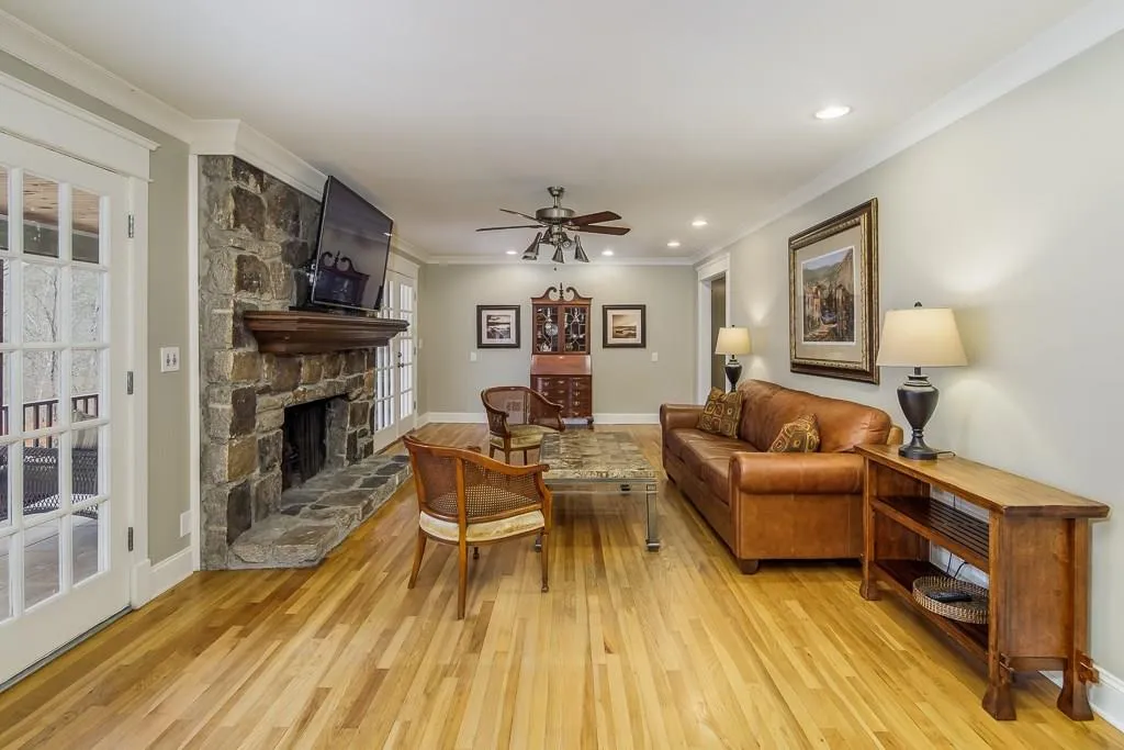 8010 Innsbruck Drive, Sandy Springs, Georgia 30350, 4 Bedrooms Bedrooms, ,3 BathroomsBathrooms,Residential,Sold,8010 Innsbruck Drive,6124017