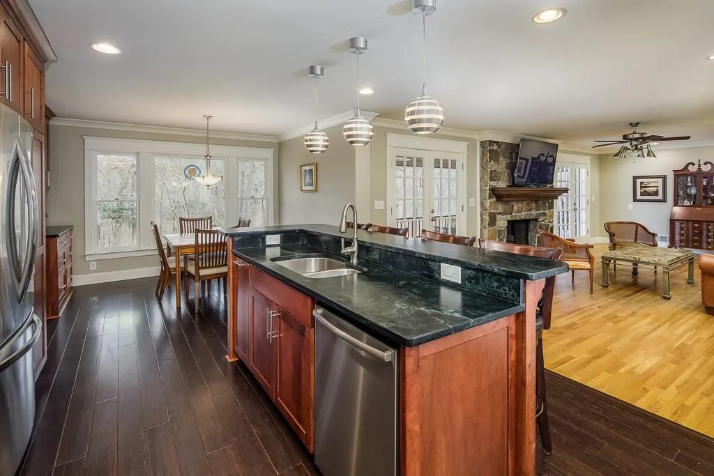 8010 Innsbruck Drive, Sandy Springs, Georgia 30350, 4 Bedrooms Bedrooms, ,3 BathroomsBathrooms,Residential,Sold,8010 Innsbruck Drive,6124017