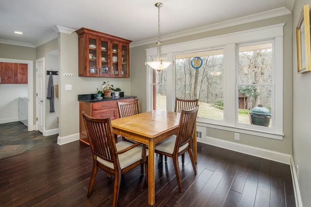 8010 Innsbruck Drive, Sandy Springs, Georgia 30350, 4 Bedrooms Bedrooms, ,3 BathroomsBathrooms,Residential,Sold,8010 Innsbruck Drive,6124017