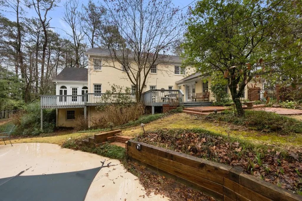 1015 Crest Valley Drive, Atlanta, Georgia 30327, 5 Bedrooms Bedrooms, ,4 BathroomsBathrooms,Residential,Sold,1015 Crest Valley Drive,7349444