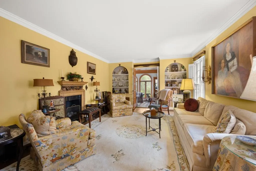 1015 Crest Valley Drive, Atlanta, Georgia 30327, 5 Bedrooms Bedrooms, ,4 BathroomsBathrooms,Residential,Sold,1015 Crest Valley Drive,7349444