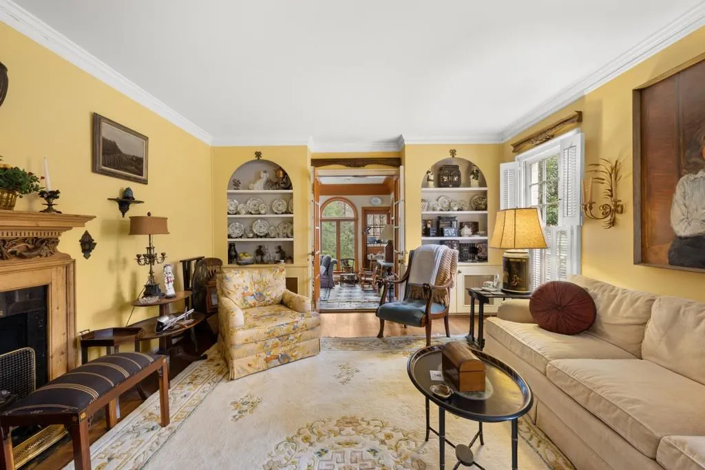 1015 Crest Valley Drive, Atlanta, Georgia 30327, 5 Bedrooms Bedrooms, ,4 BathroomsBathrooms,Residential,Sold,1015 Crest Valley Drive,7349444