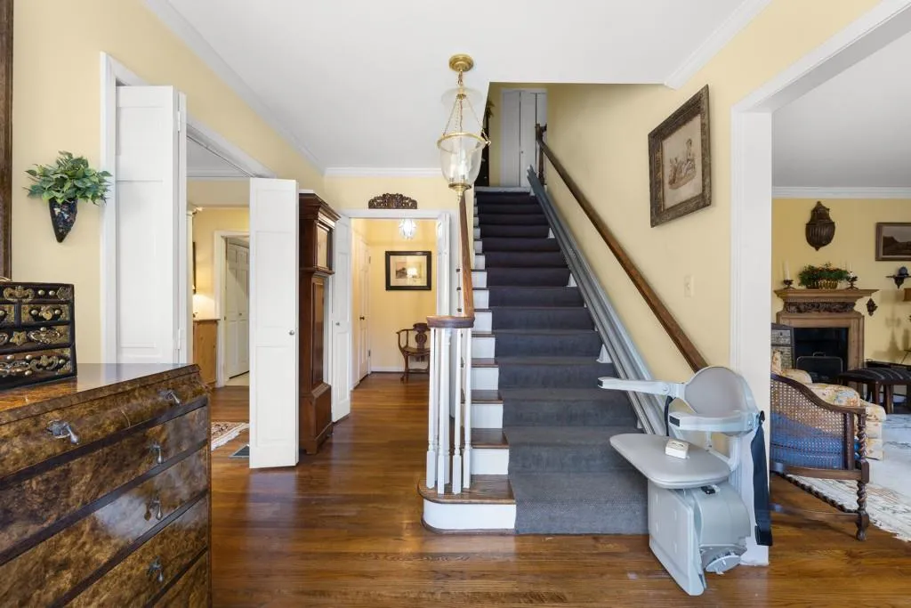 1015 Crest Valley Drive, Atlanta, Georgia 30327, 5 Bedrooms Bedrooms, ,4 BathroomsBathrooms,Residential,Sold,1015 Crest Valley Drive,7349444