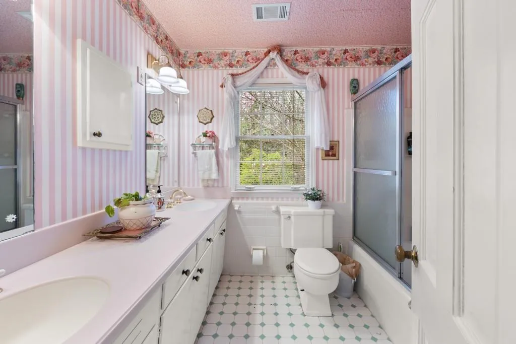 1015 Crest Valley Drive, Atlanta, Georgia 30327, 5 Bedrooms Bedrooms, ,4 BathroomsBathrooms,Residential,Sold,1015 Crest Valley Drive,7349444