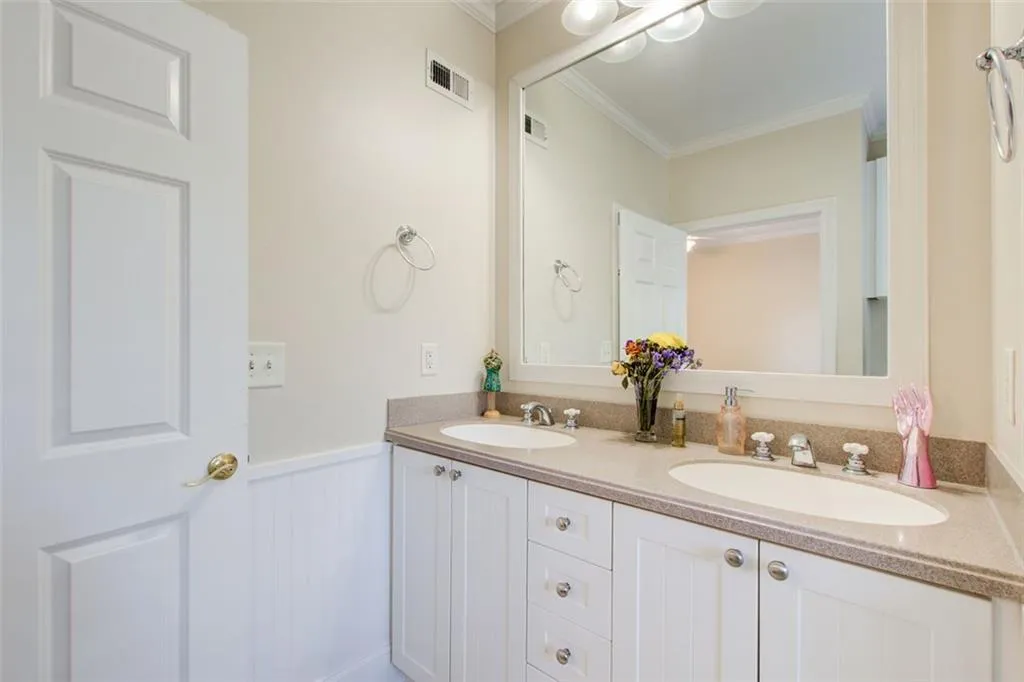 4100 Paces Walk Se Unit 1306, Atlanta, Georgia 30339, 2 Bedrooms Bedrooms, ,2 BathroomsBathrooms,Residential,For Sale,4100 Paces Walk Se Unit 1306,7489147