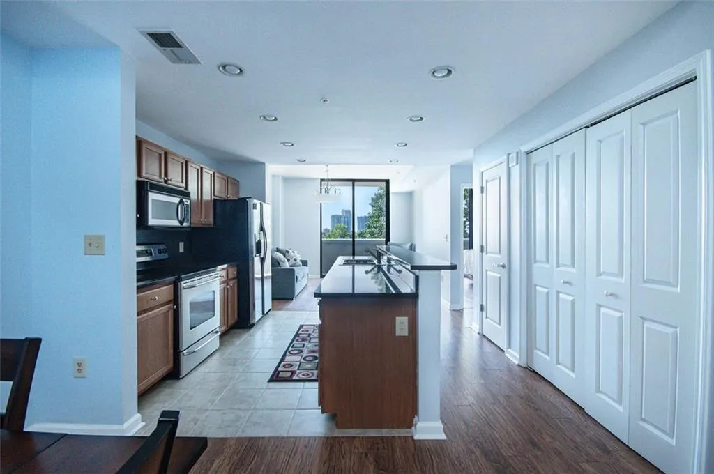 3040 Peachtree Road Nw Unit 507, Atlanta, Georgia 30305, 1 Bedroom Bedrooms, ,1 BathroomBathrooms,Residential,For Sale,3040 Peachtree Road Nw Unit 507,7651822