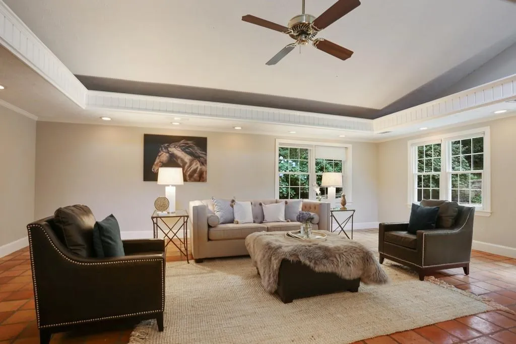 705 E Northway Lane, Sandy Springs, Georgia 30342, 3 Bedrooms Bedrooms, ,3 BathroomsBathrooms,Residential,Sold,705 E Northway Lane,6557783