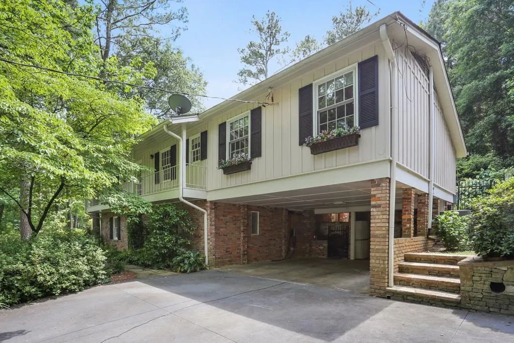 705 E Northway Lane, Sandy Springs, Georgia 30342, 3 Bedrooms Bedrooms, ,3 BathroomsBathrooms,Residential,Sold,705 E Northway Lane,6557783