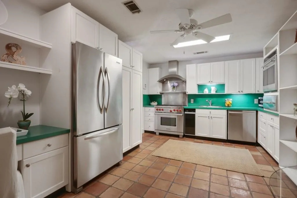 705 E Northway Lane, Sandy Springs, Georgia 30342, 3 Bedrooms Bedrooms, ,3 BathroomsBathrooms,Residential,Sold,705 E Northway Lane,6557783