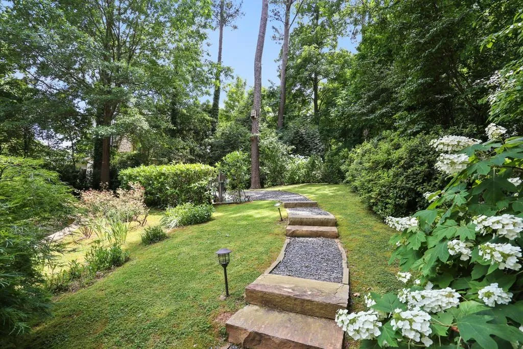 705 E Northway Lane, Sandy Springs, Georgia 30342, 3 Bedrooms Bedrooms, ,3 BathroomsBathrooms,Residential,Sold,705 E Northway Lane,6557783