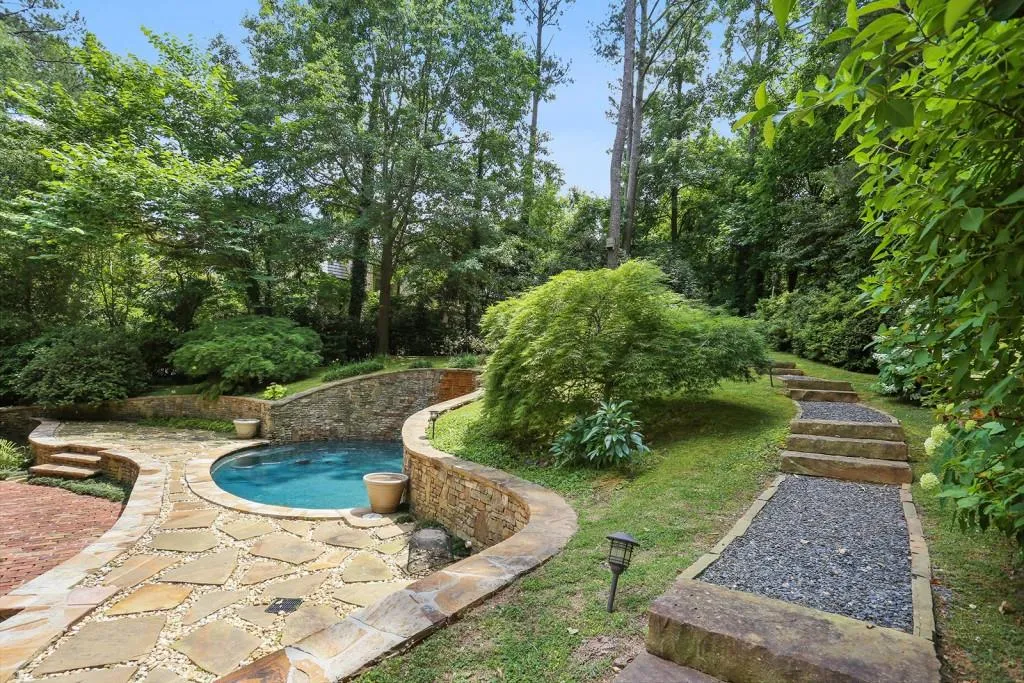 705 E Northway Lane, Sandy Springs, Georgia 30342, 3 Bedrooms Bedrooms, ,3 BathroomsBathrooms,Residential,Sold,705 E Northway Lane,6557783