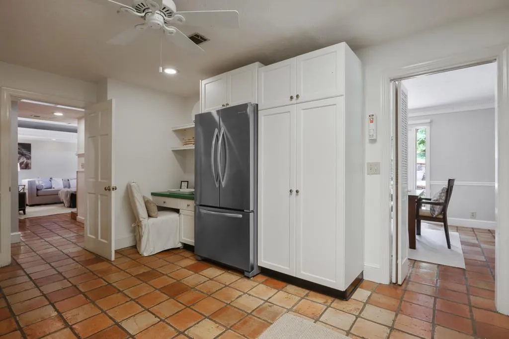 705 E Northway Lane, Sandy Springs, Georgia 30342, 3 Bedrooms Bedrooms, ,3 BathroomsBathrooms,Residential,Sold,705 E Northway Lane,6557783