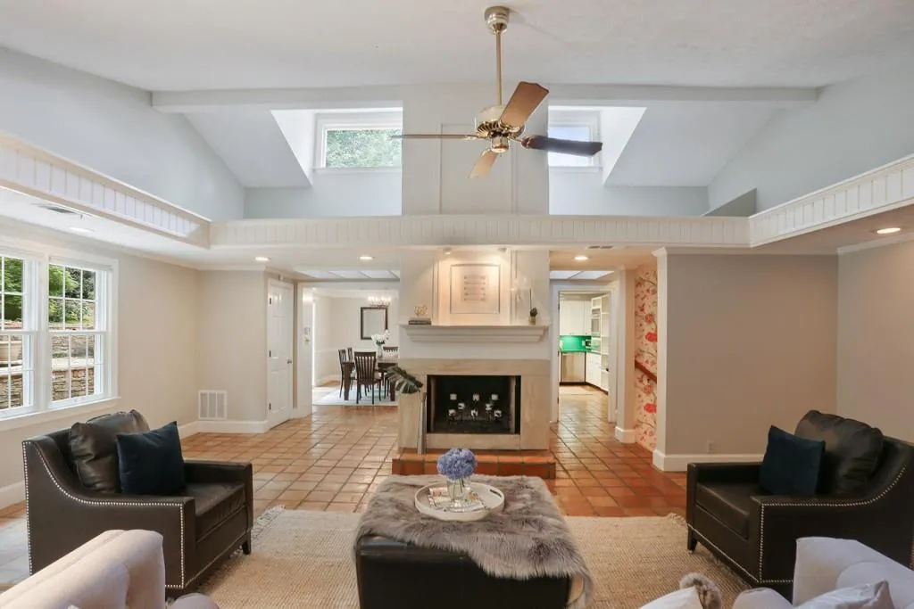 705 E Northway Lane, Sandy Springs, Georgia 30342, 3 Bedrooms Bedrooms, ,3 BathroomsBathrooms,Residential,Sold,705 E Northway Lane,6557783