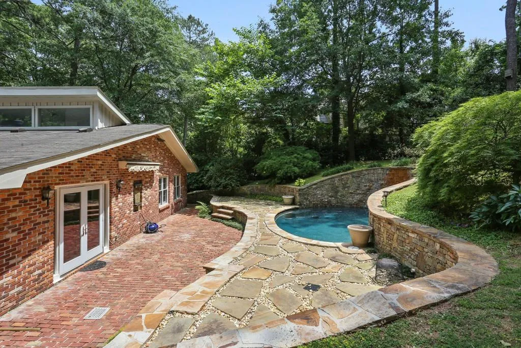 705 E Northway Lane, Sandy Springs, Georgia 30342, 3 Bedrooms Bedrooms, ,3 BathroomsBathrooms,Residential,Sold,705 E Northway Lane,6557783
